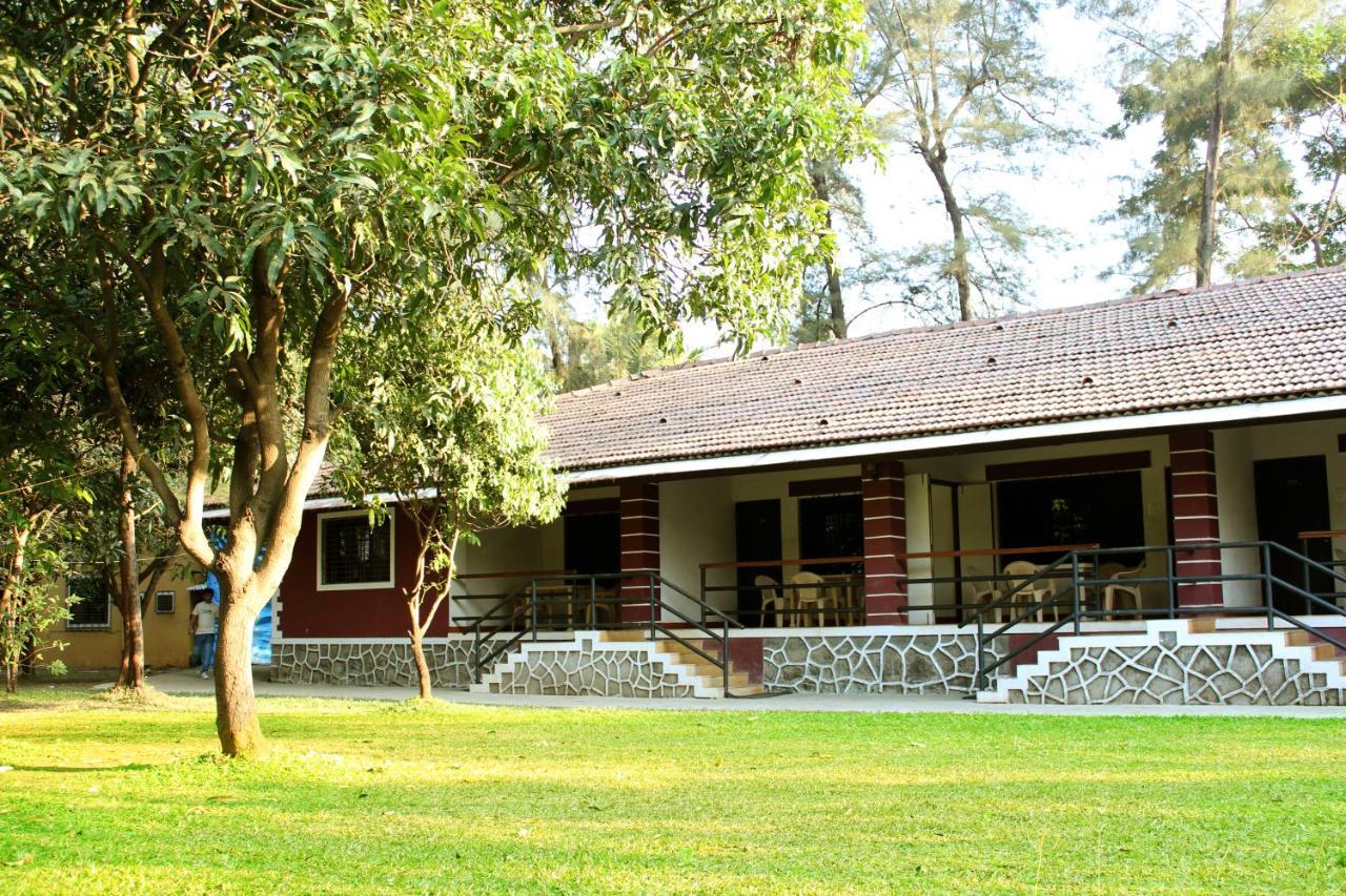 Pinewood Resort Karjat Exterior foto