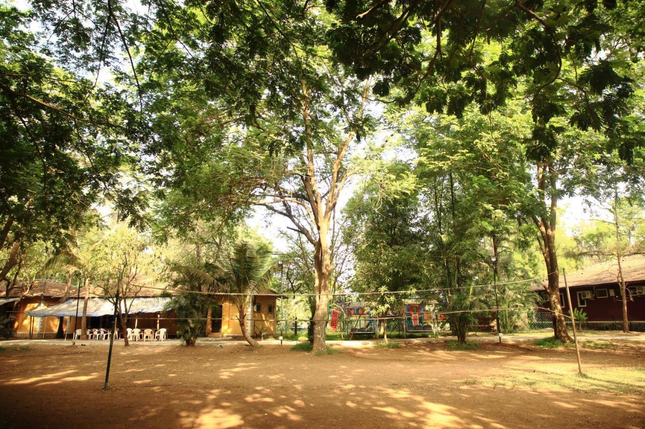 Pinewood Resort Karjat Exterior foto