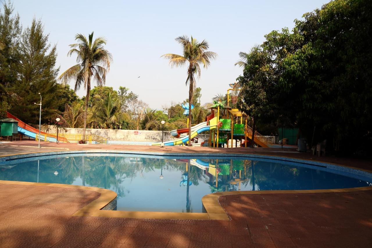 Pinewood Resort Karjat Exterior foto