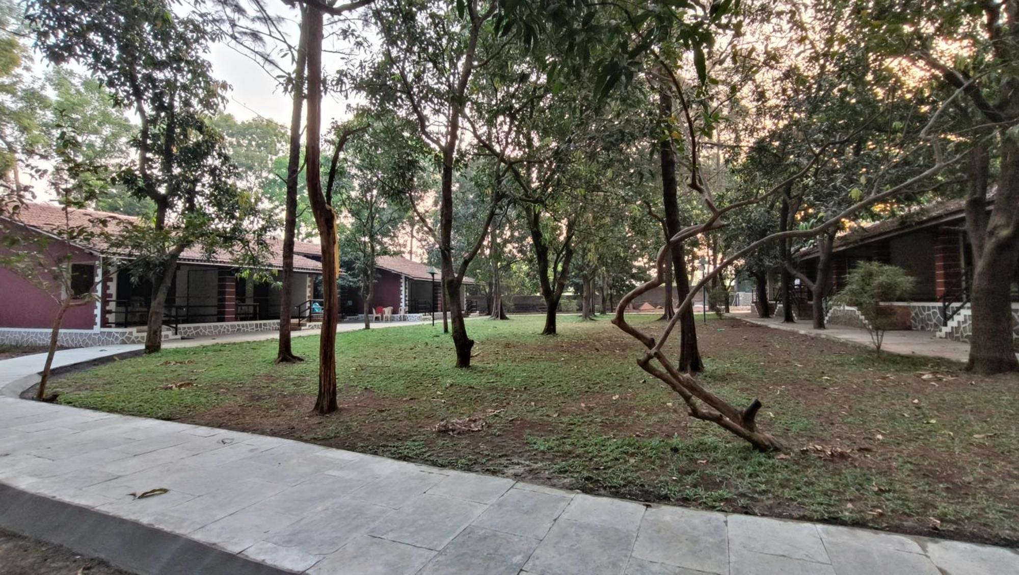 Pinewood Resort Karjat Exterior foto
